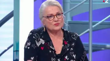 The top printed black heart of Josiane Balasko in This is the program the 14.06.2019
