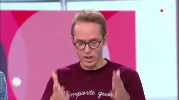 The sweatshirt anything of Damien Thévenot in This is the program the 14.06.2019