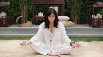 Pantalones de yoga de lino blanco de Shannen Doherty en Beverly Hills, 90210