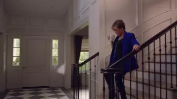 Chaqueta blazer azul usada por Gabrielle Carteris como se ve en Beverly Hills, 90210