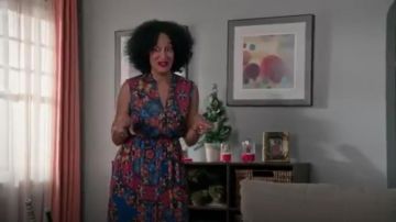 Alice + Olivia Marianna Printed Button Front Maxi Dress usado por Rainbow Johnson (Tracee Ellis Ross) en negro (Temporada 01 Episodio 10)