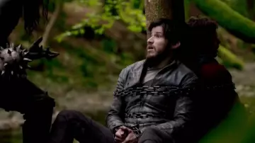 Beige t-shirt worn by Seg-El (Cameron Cuffe) as seen in Krypton (S02E02)