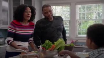 Suéter estampado de lana blend usado por Rainbow Johnson (Tracee Ellis Ross) en negro (Temporada 01 Episodio 11)