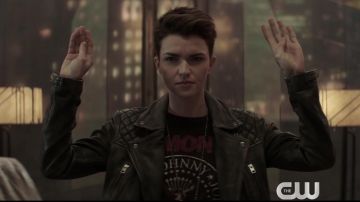 Noir Ramones t-shirt porté par Ruby Rose comme on le voit dans Batwoman Saison 1