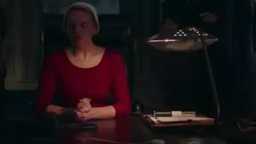 Red long sleeve shirt worn by June Osborne (Elisabeth Moss) in The Handmaid's Tale (S03E05)