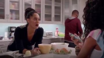 Noir Cardigan Surdimensionné Avec imprimé Léopard Dos porté par arc-en-ciel Johnson (Tracee Ellis Ross), en black-ish (S01E14)