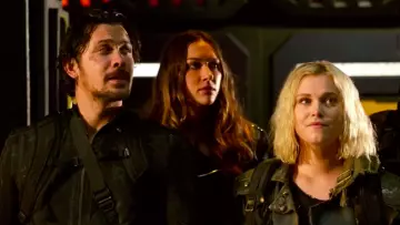 Vintage leather jacket worn by Clarke Griffin (Eliza Taylor) as seen in The 100 (S06E07)
