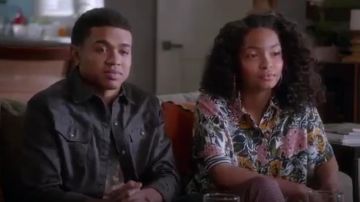 Topshop imprimé Floral Shirt porté par Zoey Johnson (Yara Shahidi), en black-ish (Season01 Episode14)