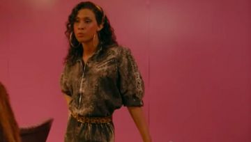 Mono negro vaquero usado por Blanca Rodríguez (Mj Rodriguez) en Pose (S02E02)