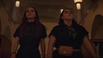 El mono azul marino usado por Molly (Beanie Feldstein) en Booksmart