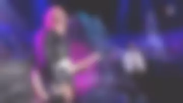 La veste en jean blanche portée par Benjamin Ingroso pour Ofenbach dans Taratata le 14 juin 2019