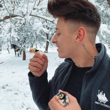 El chaleco de lana jimmy taverniti que lució Vlad Oltean en su cuenta de Instagram @oltean_vld