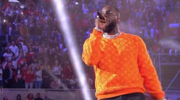 El suéter de cuello louis vuitton usado por Vegedream en La canción del año 2019