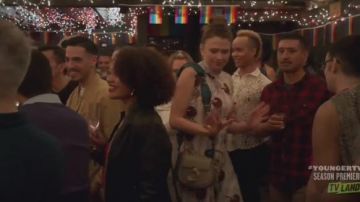 Chloe Foulard Bracelet porté par Liza Miller (Sutton Foster) chez les Jeunes (Season06)