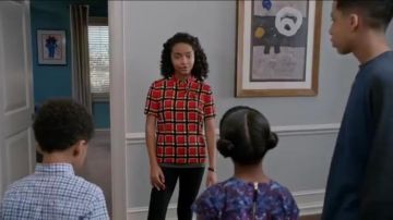 Marc by Marc Jacobs Toto Plaid Crepe Top usado por Zoey Johnson (Yara Shahidi) en negro-ish (Temporada01 Episodio16)