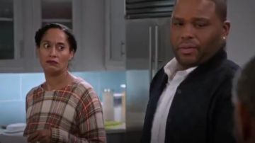 Townsen Traîneau Pull à Carreaux portée par arc-en-ciel Johnson (Tracee Ellis Ross), en black-ish (S01E20)