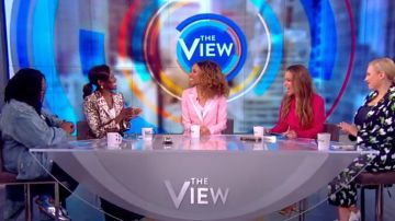 Vestido de seda acanalado de Joseph Turner usado por Sunny Hostin en The View 11 de junio de 2019