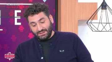 El chaleco azul marino Comme Des Garçons usado por Mouloud Achour en Clique el domingo 16.06.2019