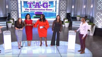 Ashley Stewart Orange Bell Vestido de manga usado por Loni Love en The Real 08 de junio de 2019