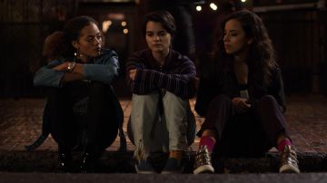 Vans Classic Slip On Sneakers in blue worn by Elodie Davis (Brianna Hildebrand) in Trinkets (S01E02)