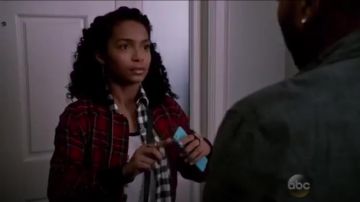 Mimi Chica à Carreaux Flanelle de Coton Shirt porté par Zoey Johnson (Yara Shahidi), en black-ish (Season01 Episode21)