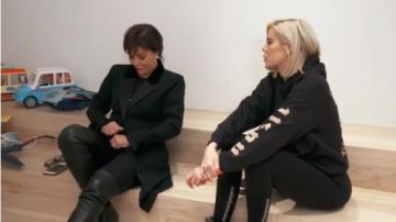 Calcetines Yeezy Calabasas usados por Khloé Kardashian en Keeping Up with the Kardashians (S16E07)
