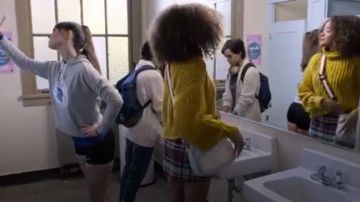 Urban Outfitters UO Plaid Notch Pelmet Mini Skirt worn by Tabitha Foster (Quintessa Swindell) in Trinkets (Season01 Episode01)