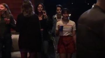 Forever 21 Multicolor Hearts Sweater-Knit Top usado por Rachelle Cohen-Strauss (Haley Tju) en Baratijas (S01E01)