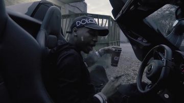 Sudadera con capucha negra usada por Key Glock como se ve en su video musical Spazzin Out