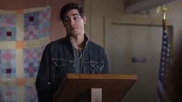 Levi’s The Trucker Jacket worn by Luka Novak (Henry Zaga) in Trinkets (S01E02)