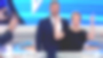 The tee shirt embroidered hearts on the shoulders, short sleeves roulottées, round neck, ribbed. of Sidonie Bonnec All over the world to its word to say