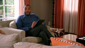 Vnice Pullover Hoodie, portés par Andre "Dre' Johnson (Anthony Anderson), en black-ish (S01E24)
