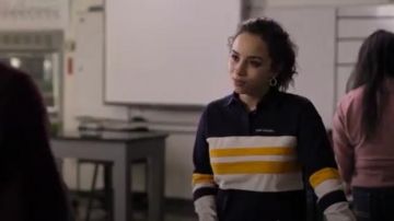 Urban Outfitters C'est français Colorblock Rugby Shirt porté par Moe Truax (Kiana Madère) Bijoux (S01E05)