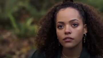 Vanessa Mooney Little Rose Hoops Earrings worn by Tabitha Foster (Quintessa Swindell) in Trinkets (S01E05)