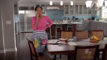 P. A. R. O. S. H. Floral Agrémenté de Rayures Jupe portée par arc-en-ciel Johnson (Tracee Ellis Ross), en black-ish (S02E01)