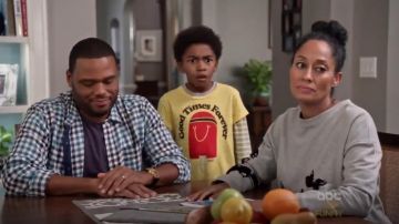 Prefresh de Bons Moments à Jamais Té porté par Jack Johnson (Miles Brun), en black-ish (S02E01)