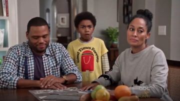 Thakoon Addition Floqué Floral Sweat-shirt porté par arc-en-ciel Johnson (Tracee Ellis Ross), en black-ish (S02E01)