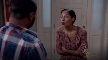Ulla Johnson Majorelle Robe portée par arc-en-ciel Johnson (Tracee Ellis Ross), en black-ish (S02E02)