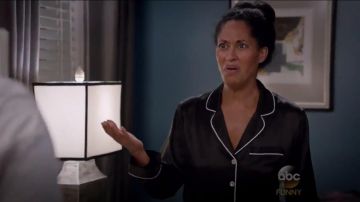 Olivia von Halle Satin de Soie Pyjama porté par Diane Johnson (Marsai Martin), en black-ish (S02E02)