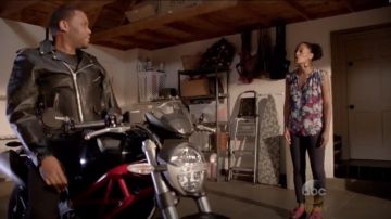 Rebecca Taylor Jardin de Roses d'Impression Haut en Soie porté par arc-en-ciel Johnson (Tracee Ellis Ross), en black-ish (S02E02)