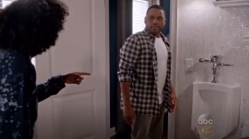 John Varvatos Star USA coupe ajustée Check Sport Shirt porté par Andre "Dre' Johnson (Anthony Anderson), en black-ish (S02E02)