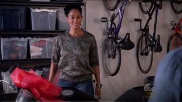 Isabel Marant Wal Lurex Camo Viscose Mélange Sweat-shirt porté par arc-en-ciel Johnson (Tracee Ellis Ross), en black-ish (S02E02)