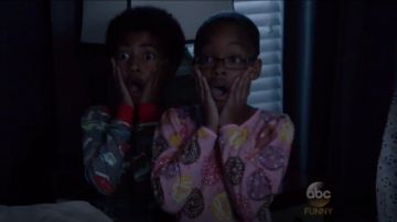 Sara Estampes de petites Filles Coton Manches Bouffantes Robe portée par Diane Johnson (Marsai Martin), en black-ish (S02E02)