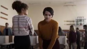 Madewell Cashmere Mockneck Sweater worn by Elodie Davis (Brianna Hildebrand) in Trinkets (S01E08)