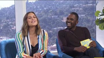 Alice + Olivia Kylie JAcket usada por Carissa Loethen Culiner en E! Noticias junio 10,2019