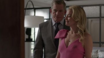 Gray blazer jacket worn by Robert (Thomas Haden Church) as seen in Divorce (Season 03)