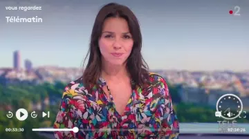 The blouse multi-colored flowers of Sophie Le Saint in Télématin the 17.06.2019