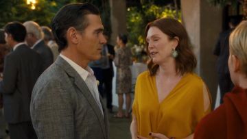 Chaqueta slim suit en gris medio usada por Oscar (Billy Crudup) en After the Wedding
