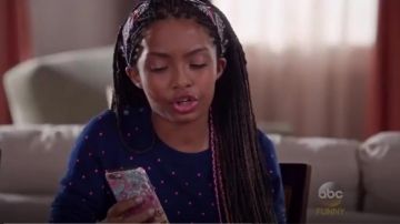 J Équipage Polka dot Tippi Pull Boutons d'Épaule porté par Zoey Johnson (Yara Shahidi), en black-ish (S02E04)