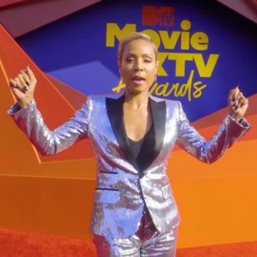 Argent blazer porté par Jada Pinkett Smith pour les MTV Movies & TV Awards 2019